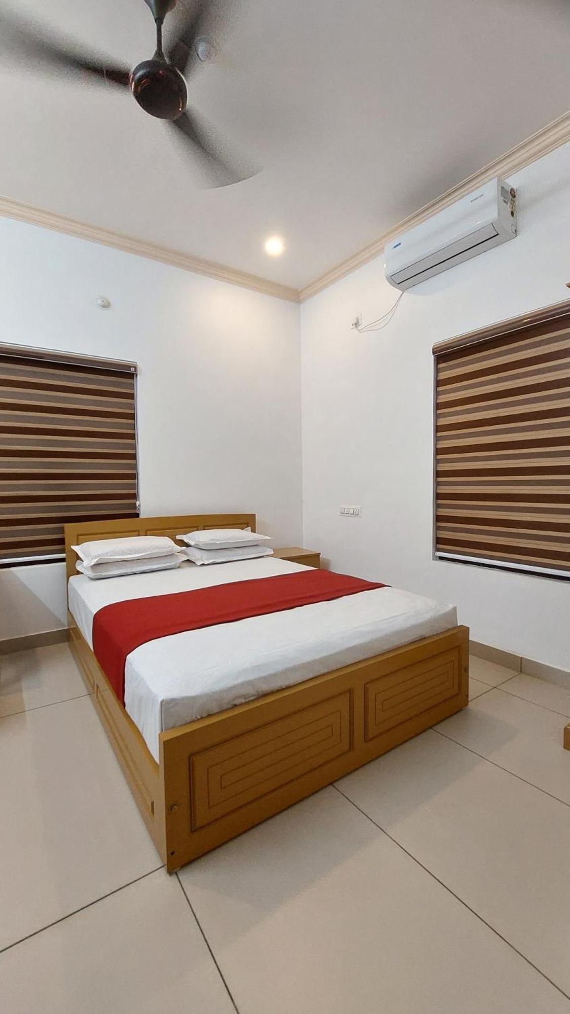 Water Gate Tourist Home And Resorts Mundrothuruth Exterior photo