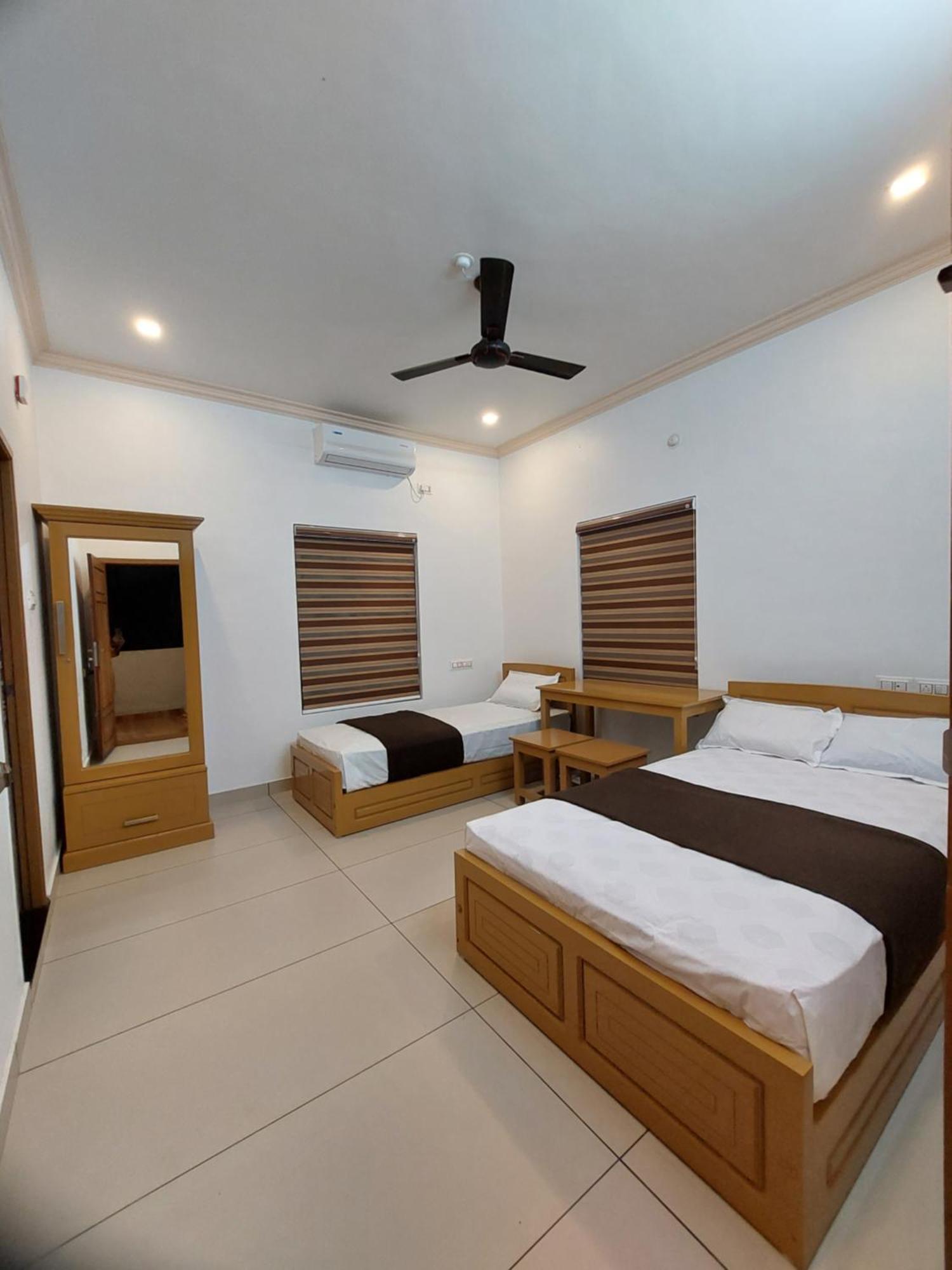 Water Gate Tourist Home And Resorts Mundrothuruth Exterior photo